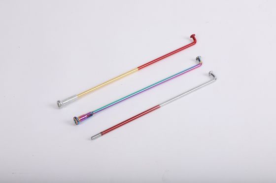 Alta resistenza alla trazione Moto Spokes e capezzoli Colore Titano